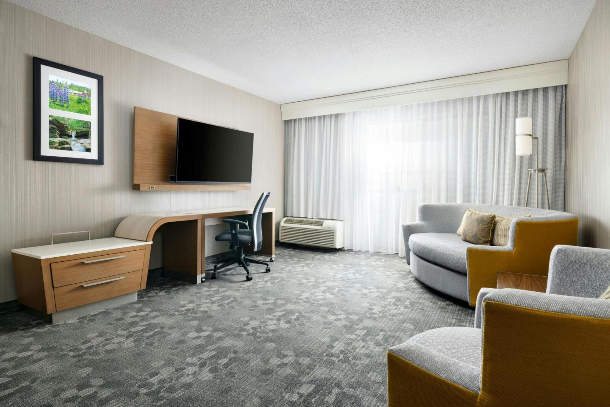Courtyard By Marriott Concord Hotell Exteriör bild